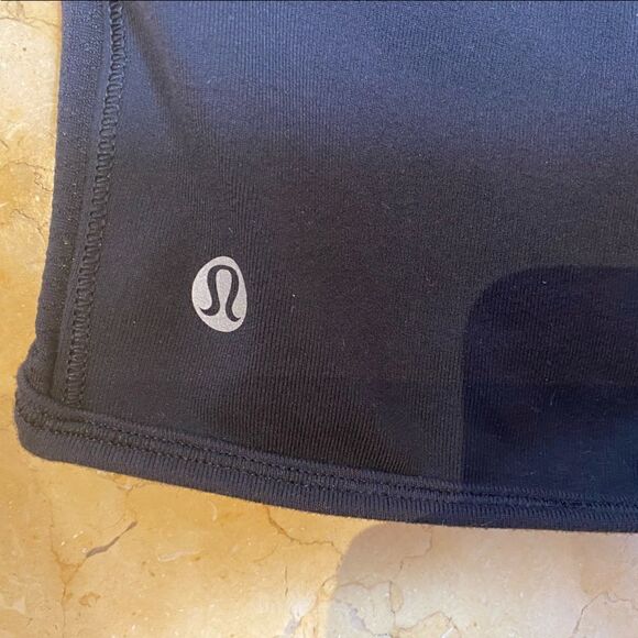 EUC Lululemon reversible shorts in black with multicolor waistband - Picture 4 of 4